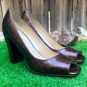 ELLEN TRACY Shiny Animal Print Heels